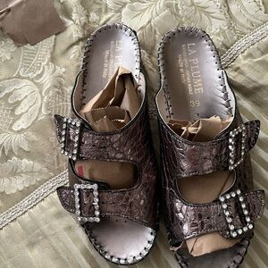 La Plume Women's Metallic Brown Mules with Buckles